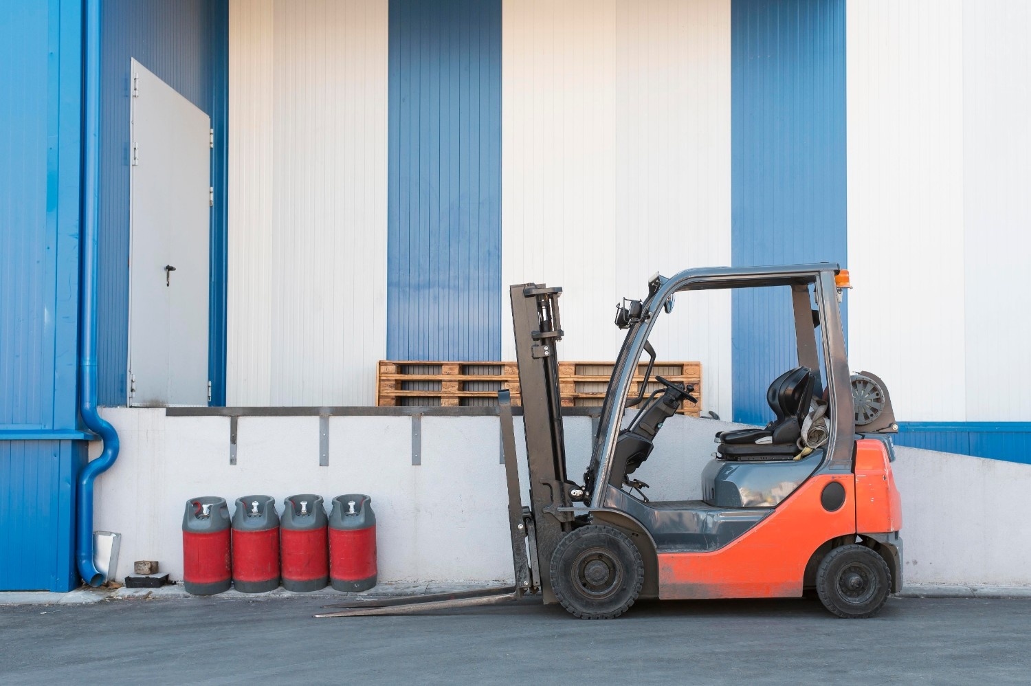 Is Forklift Electric Hiring in Bahrain Better Than Diesel or LPG?