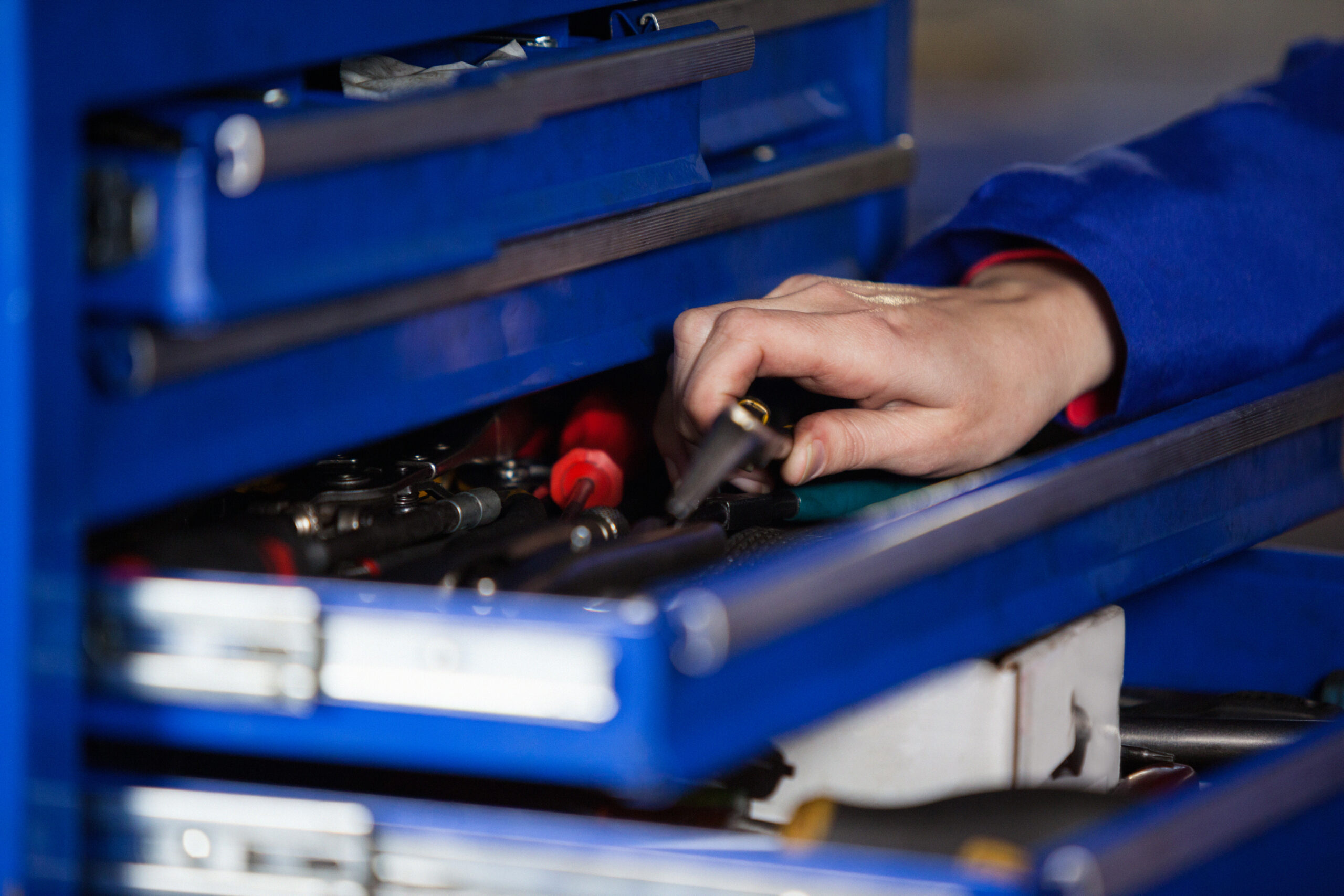 Battery Bank Installation in Bahrain : A Complete Guide for Safe & Reliable Power Backup
